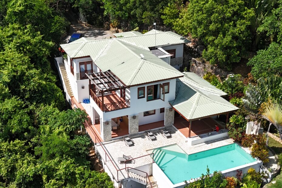 Aerial view of a villa and pool surrounded by tropical greenery in Las Terrenas